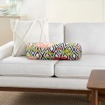 - RealHomes Özel Tasarımlı Dijital Baskılı İç Dolgulu Fermuarlı Silindir Yastık - Realhomes Zikzak Elmas Desenli Zambak Motifli Dekoratif İç Dolgulu - Fermuarlı Süet Silindir Rulo Yastık Kırlent Realhomes