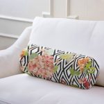 - RealHomes Özel Tasarımlı Dijital Baskılı İç Dolgulu Fermuarlı Silindir Yastık - Realhomes Zikzak Elmas Desenli Zambak Motifli Dekoratif İç Dolgulu - Fermuarlı Süet Silindir Rulo Yastık Kırlent Realhomes