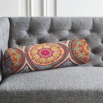 - RealHomes Özel Tasarımlı Dijital Baskılı İç Dolgulu Fermuarlı Silindir Yastık - Realhomes  Sarmal Daire Desenli Çini Motifli Dijital Baskılı İç Dolgulu Süet Silindir Yastık Kırlent - Bel Yastığı Realhomes
