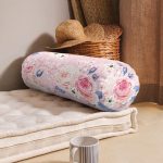 - RealHomes Özel Tasarımlı Dijital Baskılı İç Dolgulu Fermuarlı Silindir Yastık - Realhomes Pudra Temalı Kanaviçe Dijital Baskılı İç Dolgulu - Fermuarlı Süet Berjer Silindir Yastık Kırlent Realhomes