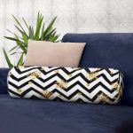 - RealHomes Özel Tasarımlı Dijital Baskılı İç Dolgulu Fermuarlı Silindir Yastık - Realhomes Realhomes Kar Tanesi Motifli Zikzak Temalı Dijital Baskılı Modern İç Dolgulu - Fermuarlı Süet Silindir Yuvarlak Yastık Kırlent Realhomes