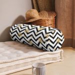 - RealHomes Özel Tasarımlı Dijital Baskılı İç Dolgulu Fermuarlı Silindir Yastık - Realhomes Realhomes Kar Tanesi Motifli Zikzak Temalı Dijital Baskılı Modern İç Dolgulu - Fermuarlı Süet Silindir Yuvarlak Yastık Kırlent Realhomes