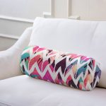 - RealHomes Özel Tasarımlı Dijital Baskılı İç Dolgulu Fermuarlı Silindir Yastık - Realhomes Realhomes Nilüfer Temalı Zikzak Desenli Dijital Baskılı Modern İç Dolgulu - Fermuarlı Süet Silindir Daire Yastık Kırlent Realhomes
