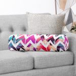 - RealHomes Özel Tasarımlı Dijital Baskılı İç Dolgulu Fermuarlı Silindir Yastık - Realhomes Realhomes Nilüfer Temalı Zikzak Desenli Dijital Baskılı Modern İç Dolgulu - Fermuarlı Süet Silindir Daire Yastık Kırlent Realhomes