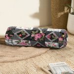 - RealHomes Özel Tasarımlı Dijital Baskılı İç Dolgulu Fermuarlı Silindir Yastık - Realhomes Kanaviçe Kare Desenli Dekoratif İç Dolgulu - Fermuarlı Süet Silindir Daire Yastık Kırlent Realhomes