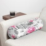 - RealHomes Özel Tasarımlı Dijital Baskılı İç Dolgulu Fermuarlı Silindir Yastık - Realhomes Bal Peteği Temalı Nilüfer Çiçeği Motifli Dekoratif İç Dolgulu Fermuarlı Çok Amaçlı Silindir Yastık Kırlent Realhomes