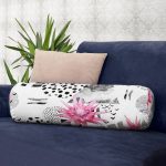 - RealHomes Özel Tasarımlı Dijital Baskılı İç Dolgulu Fermuarlı Silindir Yastık - Realhomes Bal Peteği Temalı Nilüfer Çiçeği Motifli Dekoratif İç Dolgulu Fermuarlı Çok Amaçlı Silindir Yastık Kırlent Realhomes