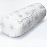 Açık Mavi Yıldız Dijital Baskılı Dekoratif İç Dolgulu - Fermuarlı Süet Silindir Yuvarlak Yastık Kırlent Realhomes