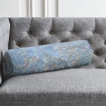 - RealHomes Özel Tasarımlı Dijital Baskılı İç Dolgulu Fermuarlı Silindir Yastık - Realhomes Yağlı Boya Mavi Ağaç Motifleri Dijital Baskılı İç Dolgulu Süet Silindir Yastık Kırlent - Bel Yastığı Realhomes