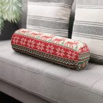 - RealHomes Özel Tasarımlı Dijital Baskılı İç Dolgulu Fermuarlı Silindir Yastık - Realhomes Yılbaşı Temalı Kanaviçe Desenli Özel Tasarımlı Dijital Baskılı Modern İç Dolgulu Yumuşak Silindir Form Yastık Kırlent Realhomes