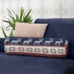 - RealHomes Özel Tasarımlı Dijital Baskılı İç Dolgulu Fermuarlı Silindir Yastık - Realhomes Yılbaşı Geyikleri Motifli Dijital Baskılı İç Dolgulu - Fermuarlı Süet Berjer Silindir Yastık Kırlent Realhomes