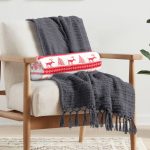 - RealHomes Özel Tasarımlı Dijital Baskılı İç Dolgulu Fermuarlı Silindir Yastık - Realhomes  Merry Christmas Kanaviçe Görünümlü Geyikler Dijital Baskılı İç Dolgulu - Fermuarlı Süet Silindir Yuvarlak Yastık Kırlent Realhomes