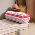 - RealHomes Özel Tasarımlı Dijital Baskılı İç Dolgulu Fermuarlı Silindir Yastık - Realhomes  Merry Christmas Kanaviçe Görünümlü Geyikler Dijital Baskılı İç Dolgulu - Fermuarlı Süet Silindir Yuvarlak Yastık Kırlent Realhomes