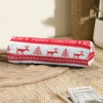 - RealHomes Özel Tasarımlı Dijital Baskılı İç Dolgulu Fermuarlı Silindir Yastık - Realhomes  Merry Christmas Kanaviçe Görünümlü Geyikler Dijital Baskılı İç Dolgulu - Fermuarlı Süet Silindir Yuvarlak Yastık Kırlent Realhomes