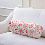 Beyaz Zemin Yılbaşı Temalı Özel Tasarımlı Dijital Baskılı Modern İç Dolgulu - Fermuarlı Süet Silindir Rulo Yastık Kırlent Realhomes