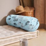 - RealHomes Özel Tasarımlı Dijital Baskılı İç Dolgulu Fermuarlı Silindir Yastık - Realhomes  Mavi Zeminli Geyik ve Yaprak Desenli Dekoratif İç Dolgulu Yumuşak Silindir Form Yastık Kırlent Realhomes