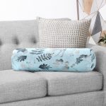 - RealHomes Özel Tasarımlı Dijital Baskılı İç Dolgulu Fermuarlı Silindir Yastık - Realhomes  Mavi Zeminli Geyik ve Yaprak Desenli Dekoratif İç Dolgulu Yumuşak Silindir Form Yastık Kırlent Realhomes