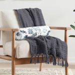 - RealHomes Özel Tasarımlı Dijital Baskılı İç Dolgulu Fermuarlı Silindir Yastık - Realhomes Realhomes Beyaz Zeminli Geyik ve Yaprak Motifleri Dijital Baskılı Modern İç Dolgulu - Fermuarlı Süet Silindir Daire Yastık Kırlent Realhomes