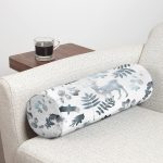 - RealHomes Özel Tasarımlı Dijital Baskılı İç Dolgulu Fermuarlı Silindir Yastık - Realhomes Realhomes Beyaz Zeminli Geyik ve Yaprak Motifleri Dijital Baskılı Modern İç Dolgulu - Fermuarlı Süet Silindir Daire Yastık Kırlent Realhomes