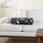 - RealHomes Özel Tasarımlı Dijital Baskılı İç Dolgulu Fermuarlı Silindir Yastık - Realhomes Siyah Zeminde Geyik ve Yaprak Desenli İç Dolgulu - Fermuarlı Süet Silindir Daire Yastık Kırlent Realhomes