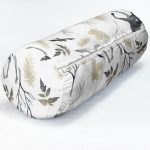 - RealHomes Özel Tasarımlı Dijital Baskılı İç Dolgulu Fermuarlı Silindir Yastık - Realhomes Ekru Zeminli Geyik ve Yaprak Motifler Dijital Baskılı İç Dolgulu - Fermuarlı Süet Silindir Daire Yastık Kırlent Realhomes
