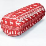 Realhomes Kırmızı Zeminli Kanaviçe Geyik Desenli Modern İç Dolgulu - Fermuarlı Süet Silindir Yuvarlak Yastık Kırlent Realhomes