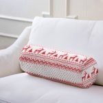 - RealHomes Özel Tasarımlı Dijital Baskılı İç Dolgulu Fermuarlı Silindir Yastık - Realhomes Kırmızı Geyik Desenli Özel Tasarımlı Dijital Baskılı Modern İç Dolgulu Süet Silindir Yastık Kırlent - Bel Yastığı Realhomes