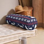 - RealHomes Özel Tasarımlı Dijital Baskılı İç Dolgulu Fermuarlı Silindir Yastık - Realhomes Lacivert Zeminli Ağaç ve Geyik Desenli Dekoratif İç Dolgulu Yumuşak Silindir Form Yastık Kırlent Realhomes