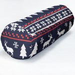 - RealHomes Özel Tasarımlı Dijital Baskılı İç Dolgulu Fermuarlı Silindir Yastık - Realhomes Lacivert Zeminli Ağaç ve Geyik Desenli Dekoratif İç Dolgulu Yumuşak Silindir Form Yastık Kırlent Realhomes