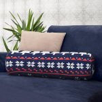 - RealHomes Özel Tasarımlı Dijital Baskılı İç Dolgulu Fermuarlı Silindir Yastık - Realhomes Lacivert Zeminli Ağaç ve Geyik Desenli Dekoratif İç Dolgulu Yumuşak Silindir Form Yastık Kırlent Realhomes