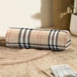 Realhomes Krem Zeminli Ekose Desenli Modern İç Dolgulu Fermuarlı Çok Amaçlı Silindir Yastık Kırlent Realhomes