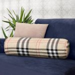 Realhomes Krem Zeminli Ekose Desenli Modern İç Dolgulu Fermuarlı Çok Amaçlı Silindir Yastık Kırlent Realhomes