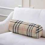 Realhomes Krem Zeminli Ekose Desenli Modern İç Dolgulu Fermuarlı Çok Amaçlı Silindir Yastık Kırlent Realhomes