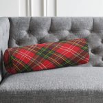 - RealHomes Özel Tasarımlı Dijital Baskılı İç Dolgulu Fermuarlı Silindir Yastık - Realhomes Kırmızı Zeminde Siyah Ekose Desenli Dekoratif İç Dolgulu Yumuşak Silindir Form Yastık Kırlent Realhomes