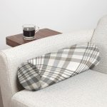 - RealHomes Özel Tasarımlı Dijital Baskılı İç Dolgulu Fermuarlı Silindir Yastık - Realhomes Realhomes Gri Krem Ekose Desenli Dijital Baskılı Modern İç Dolgulu - Fermuarlı Süet Berjer Silindir Yastık Kırlent Realhomes