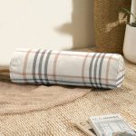 - RealHomes Özel Tasarımlı Dijital Baskılı İç Dolgulu Fermuarlı Silindir Yastık - Realhomes Krem Renkte Ekose Desenli Dekoratif İç Dolgulu Fermuarlı Çok Amaçlı Silindir Yastık Kırlent Realhomes