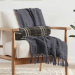 - RealHomes Özel Tasarımlı Dijital Baskılı İç Dolgulu Fermuarlı Silindir Yastık - Realhomes Siyah Zeminli Ekose Desenli Dijital Baskılı Dekoratif İç Dolgulu - Fermuarlı Süet Silindir Daire Yastık Kırlent Realhomes