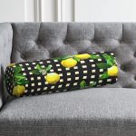 - RealHomes Özel Tasarımlı Dijital Baskılı İç Dolgulu Fermuarlı Silindir Yastık - Realhomes Siyah Zeminde Ekose Desenli Limon Dijital Baskılı Dekoratif İç Dolgulu - Fermuarlı Süet Silindir Rulo Yastık Kırlent Realhomes