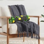 - RealHomes Özel Tasarımlı Dijital Baskılı İç Dolgulu Fermuarlı Silindir Yastık - Realhomes Siyah Zeminde Ekose Desenli Limon Dijital Baskılı Dekoratif İç Dolgulu - Fermuarlı Süet Silindir Rulo Yastık Kırlent Realhomes