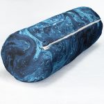 - RealHomes Özel Tasarımlı Dijital Baskılı İç Dolgulu Fermuarlı Silindir Yastık - Realhomes Mavi Ebru Motifleri Dijital Baskılı İç Dolgulu Süet Silindir Yastık Kırlent - Bel Yastığı Realhomes