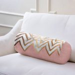 - RealHomes Özel Tasarımlı Dijital Baskılı İç Dolgulu Fermuarlı Silindir Yastık - Realhomes Gold ve Pembe Renkli Mermer Desenli Modern İç Dolgulu Yumuşak Silindir Form Yastık Kırlent Realhomes