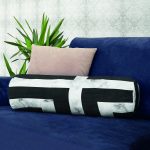 - RealHomes Özel Tasarımlı Dijital Baskılı İç Dolgulu Fermuarlı Silindir Yastık - Realhomes  Mermer Zeminli Siyah Geometrik Desenli Modern İç Dolgulu - Fermuarlı Süet Silindir Rulo Yastık Kırlent Realhomes