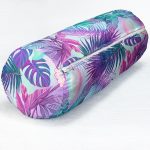 - RealHomes Özel Tasarımlı Dijital Baskılı İç Dolgulu Fermuarlı Silindir Yastık - Realhomes Mavi Zeminde Tropikal Objeler Modern İç Dolgulu Yumuşak Silindir Form Yastık Kırlent Realhomes