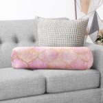 - RealHomes Özel Tasarımlı Dijital Baskılı İç Dolgulu Fermuarlı Silindir Yastık - Realhomes Pudra Zeminli Ogea Desenli Özel Tasarım Modern İç Dolgulu Süet Silindir Yastık Kırlent - Bel Yastığı Realhomes