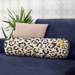 - RealHomes Özel Tasarımlı Dijital Baskılı İç Dolgulu Fermuarlı Silindir Yastık - Realhomes  Zebra Desenli Altın Detaylı Modern İç Dolgulu - Fermuarlı Süet Silindir Daire Yastık Kırlent Realhomes