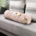 - RealHomes Özel Tasarımlı Dijital Baskılı İç Dolgulu Fermuarlı Silindir Yastık - Realhomes Pembe Zeminde Deniz Kabukları Modern İç Dolgulu - Fermuarlı Süet Silindir Yuvarlak Yastık Kırlent Realhomes