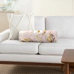 - RealHomes Özel Tasarımlı Dijital Baskılı İç Dolgulu Fermuarlı Silindir Yastık - Realhomes Pembe Zeminde Deniz Kabukları Modern İç Dolgulu - Fermuarlı Süet Silindir Yuvarlak Yastık Kırlent Realhomes