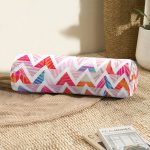 Geometrik Desenli Renkli Zeminli Modern İç Dolgulu - Fermuarlı Süet Silindir Rulo Yastık Kırlent Realhomes