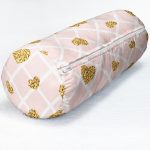 - RealHomes Özel Tasarımlı Dijital Baskılı İç Dolgulu Fermuarlı Silindir Yastık - Realhomes Damalı Pudra Renkli Altın Kalpler Özel Tasarım İç Dolgulu Süet Silindir Yastık Kırlent - Bel Yastığı Realhomes