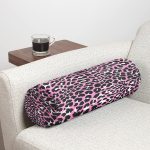 Realhomes Pembe Renkli Leopar Desenli Modern İç Dolgulu - Fermuarlı Süet Berjer Silindir Yastık Kırlent Realhomes